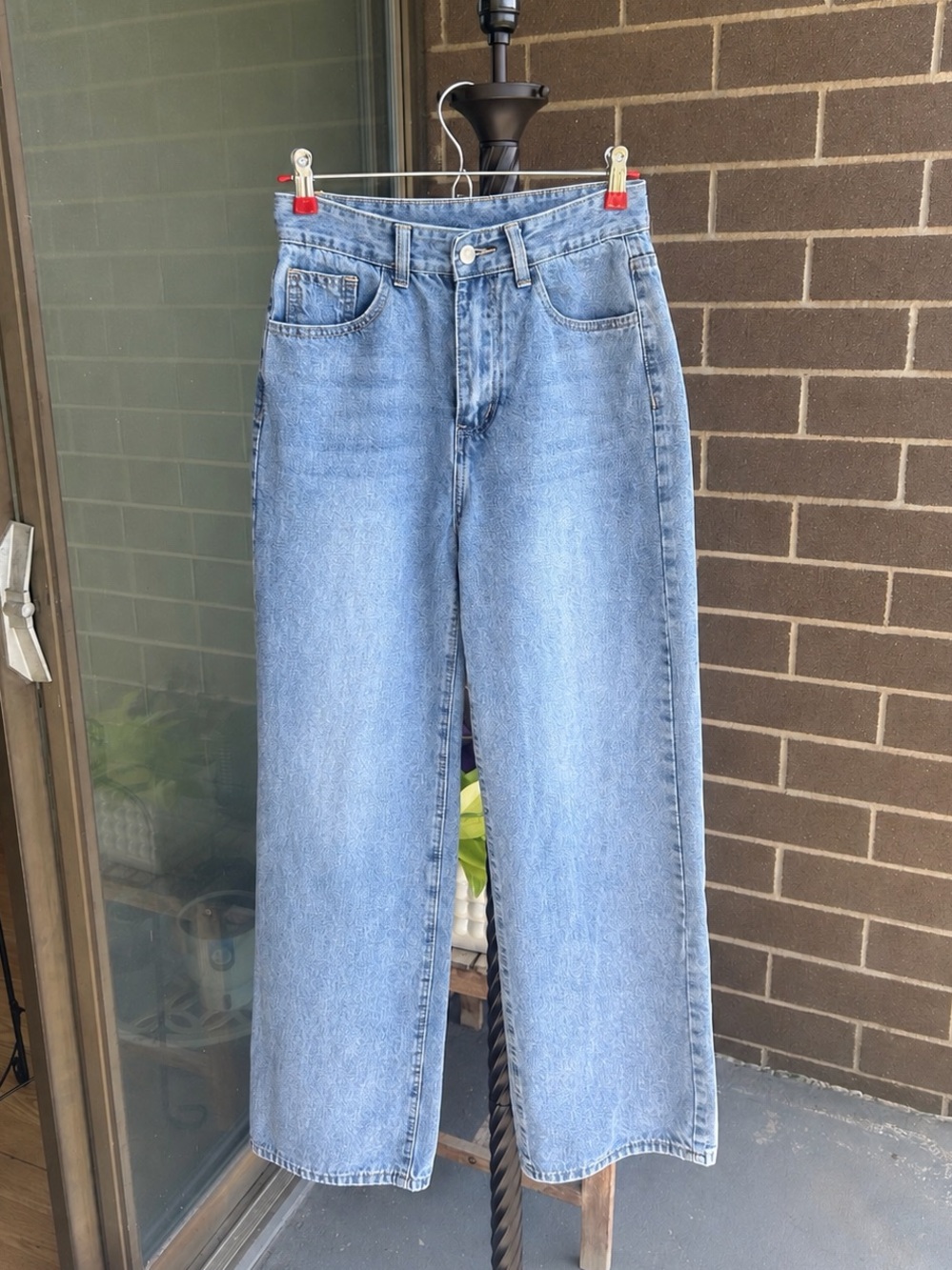 SHEIN High Rise Relaxed Straight Leg Light Wash Jeans Size 4 | Subtle Fading